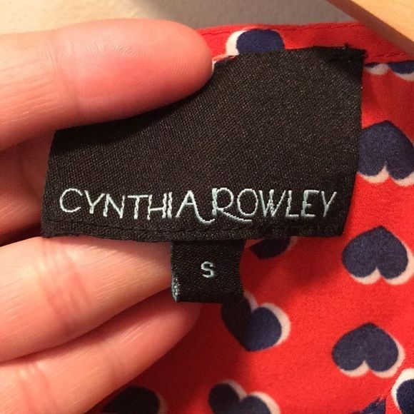 CYNTHIA ROWLEY Sleeveless Pleated Heart Blouse - Picture 7 of 8